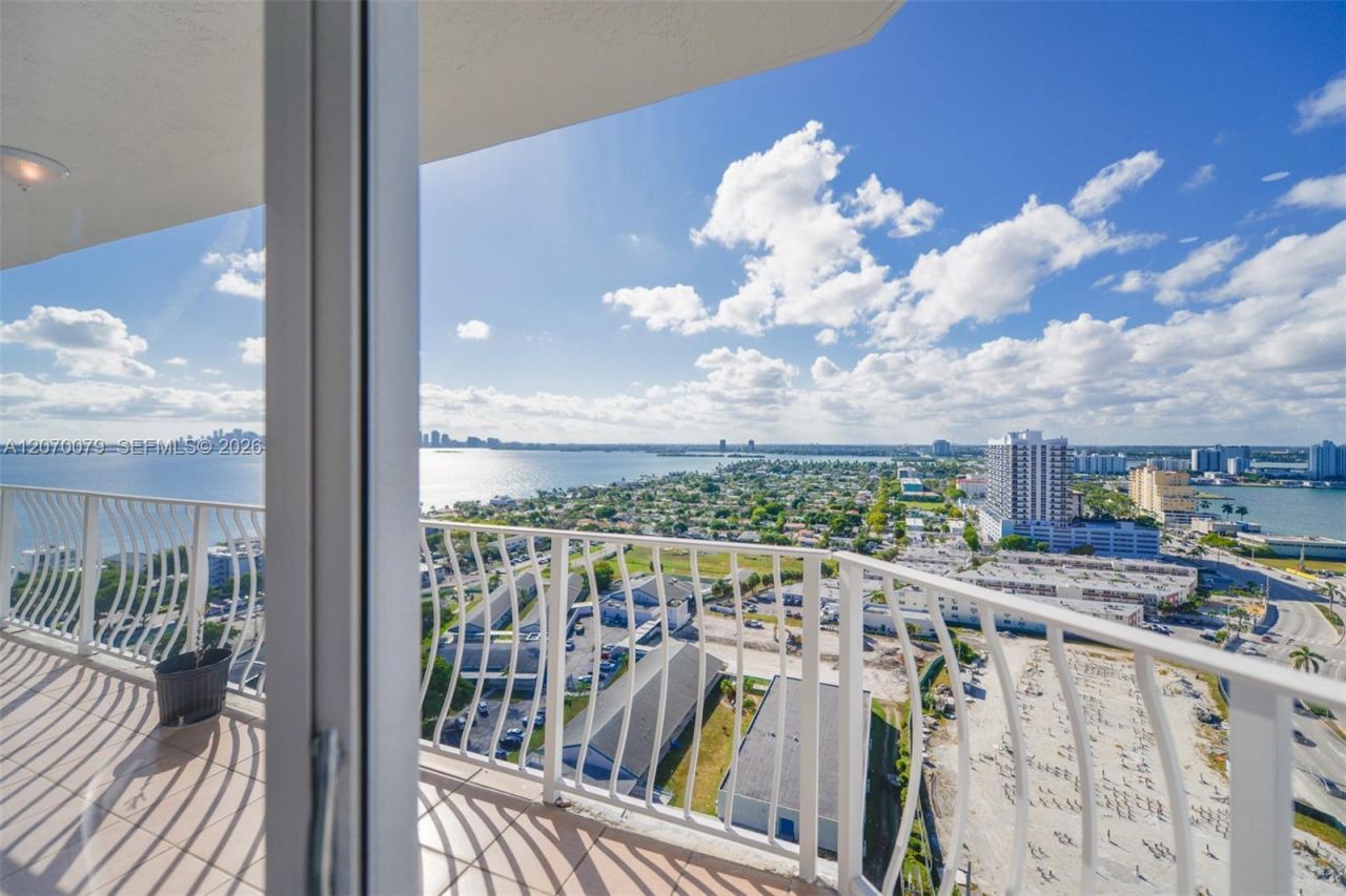 7601 E Treasure Dr , Unit PH103, North Bay Village, FL 33141 Photo