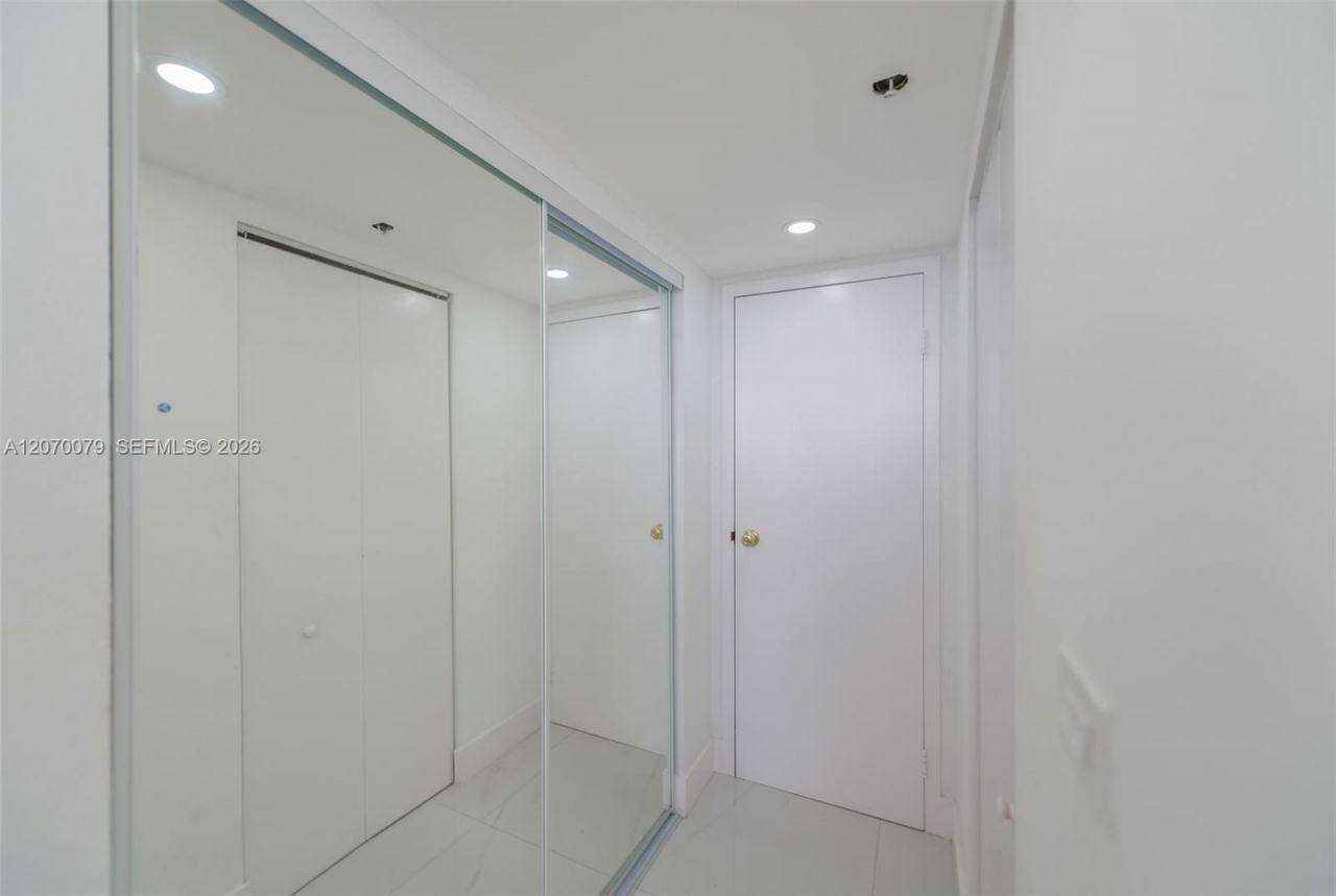 7601 E Treasure Dr , Unit PH103, North Bay Village, FL 33141 Photo