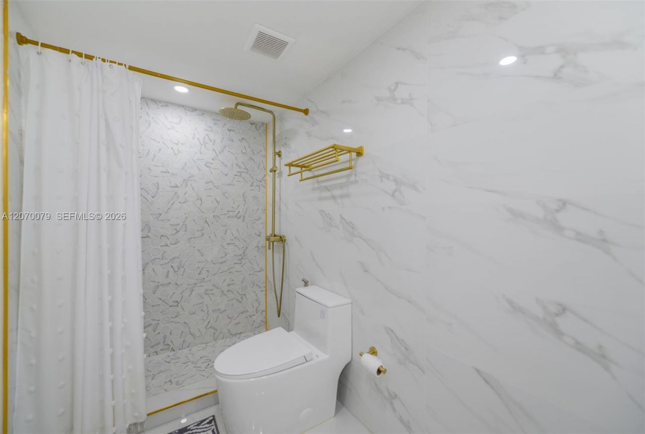 7601 E Treasure Dr , Unit PH103, North Bay Village, FL 33141 Photo