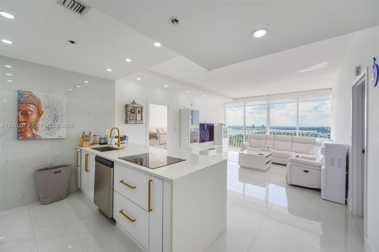 7601 E Treasure Dr , Unit PH103, North Bay Village, FL 33141 Photo