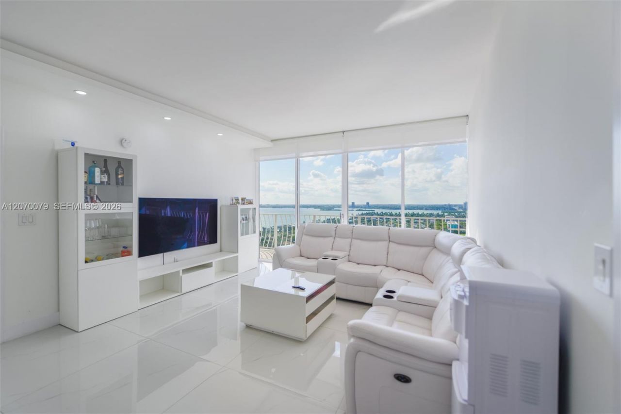 7601 E Treasure Dr , Unit PH103, North Bay Village, FL 33141 Photo