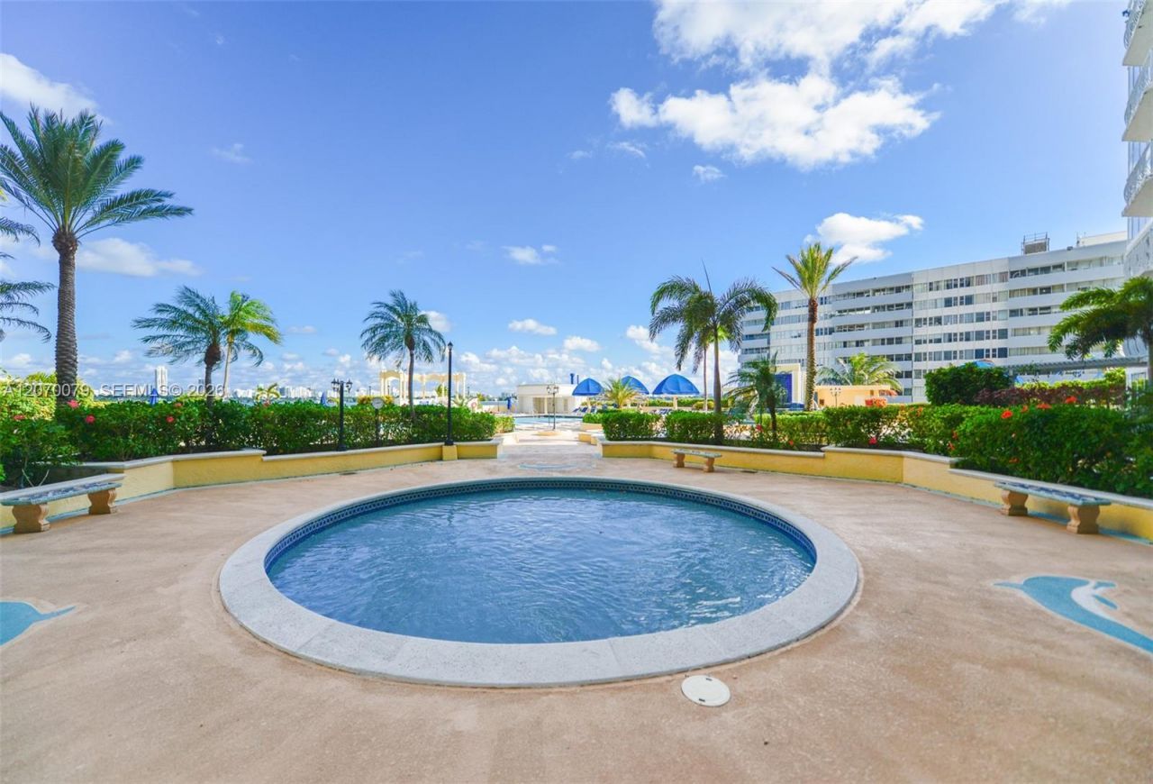 7601 E Treasure Dr , Unit PH103, North Bay Village, FL 33141 Photo