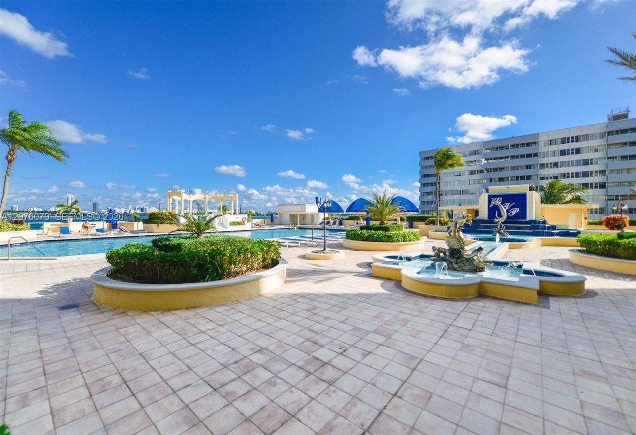 7601 E Treasure Dr , Unit PH103, North Bay Village, FL 33141 Photo