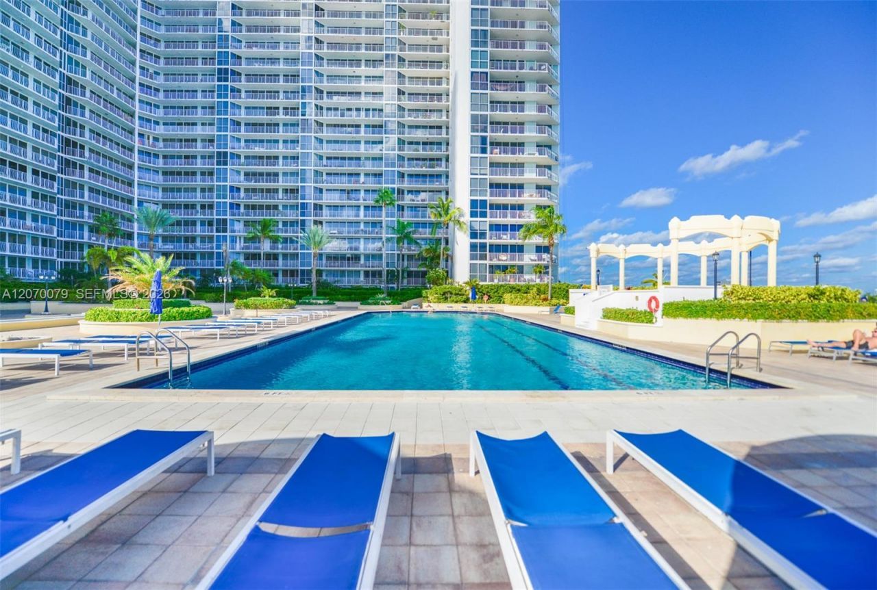 7601 E Treasure Dr , Unit PH103, North Bay Village, FL 33141 Photo