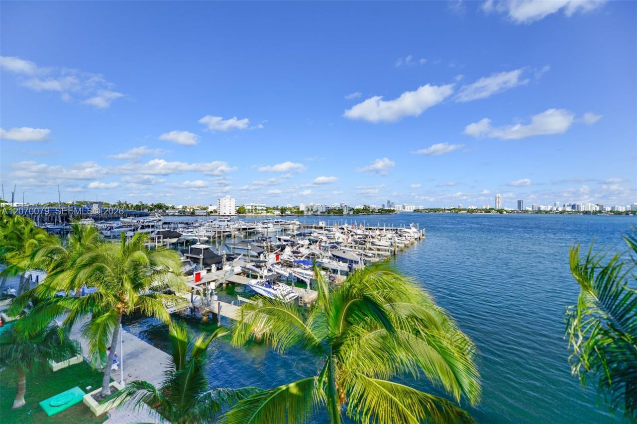7601 E Treasure Dr , Unit PH103, North Bay Village, FL 33141 Photo