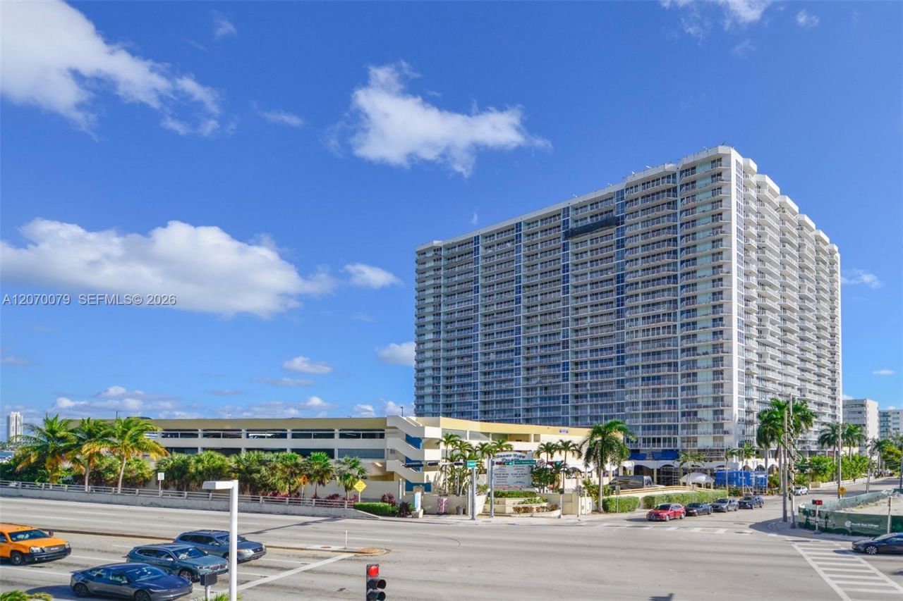 7601 E Treasure Dr , Unit PH103, North Bay Village, FL 33141 Photo