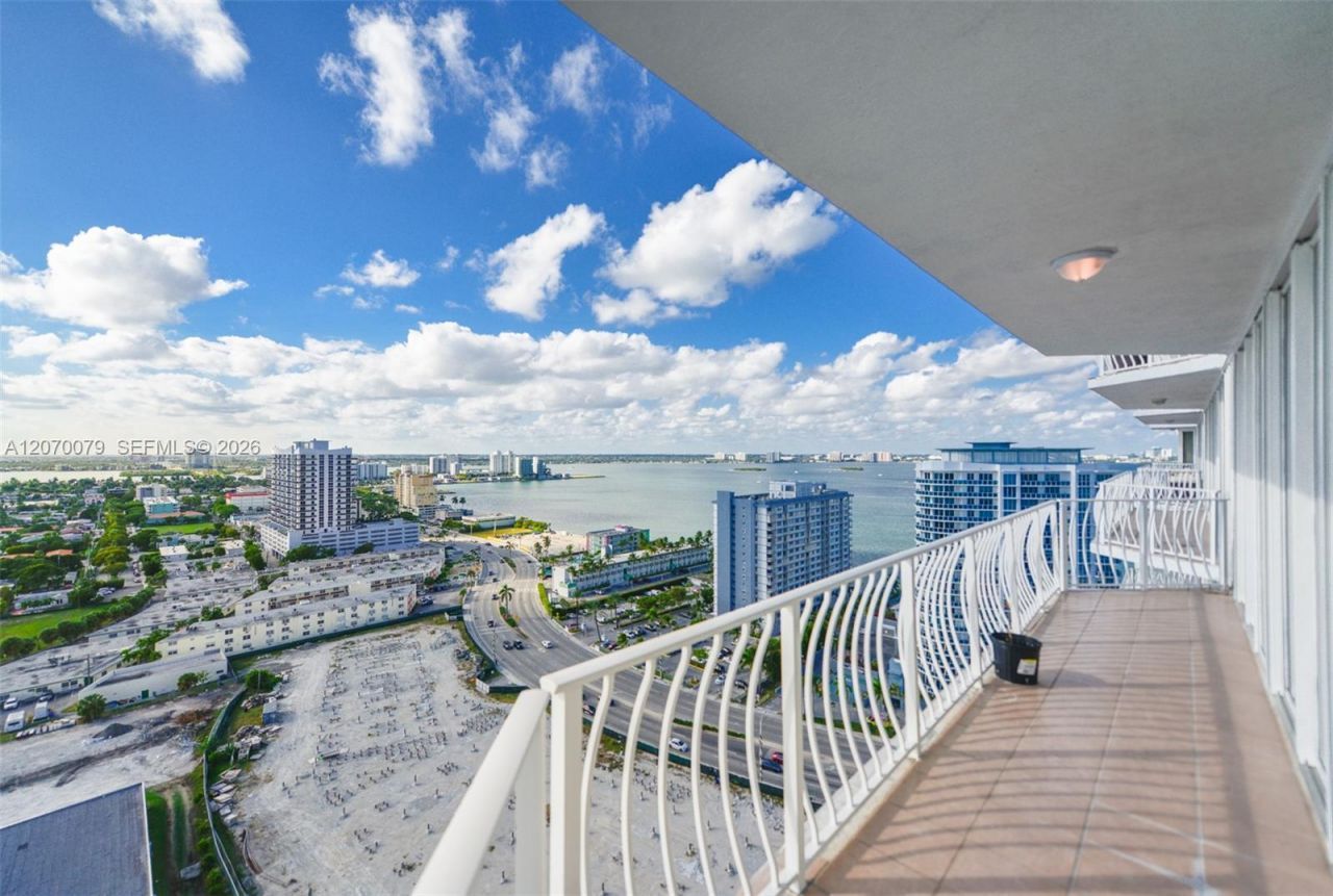 7601 E Treasure Dr , Unit PH103, North Bay Village, FL 33141 Photo