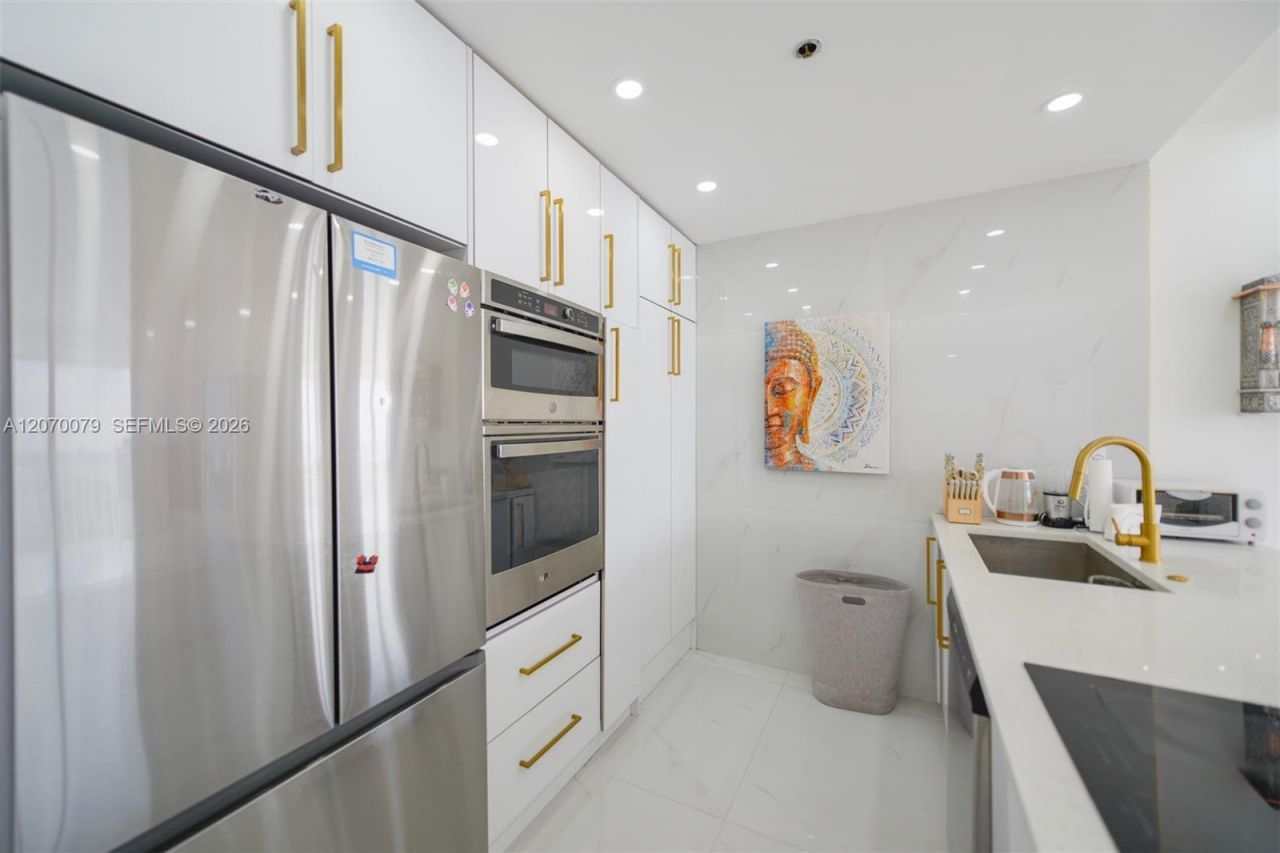 7601 E Treasure Dr , Unit PH103, North Bay Village, FL 33141 Photo