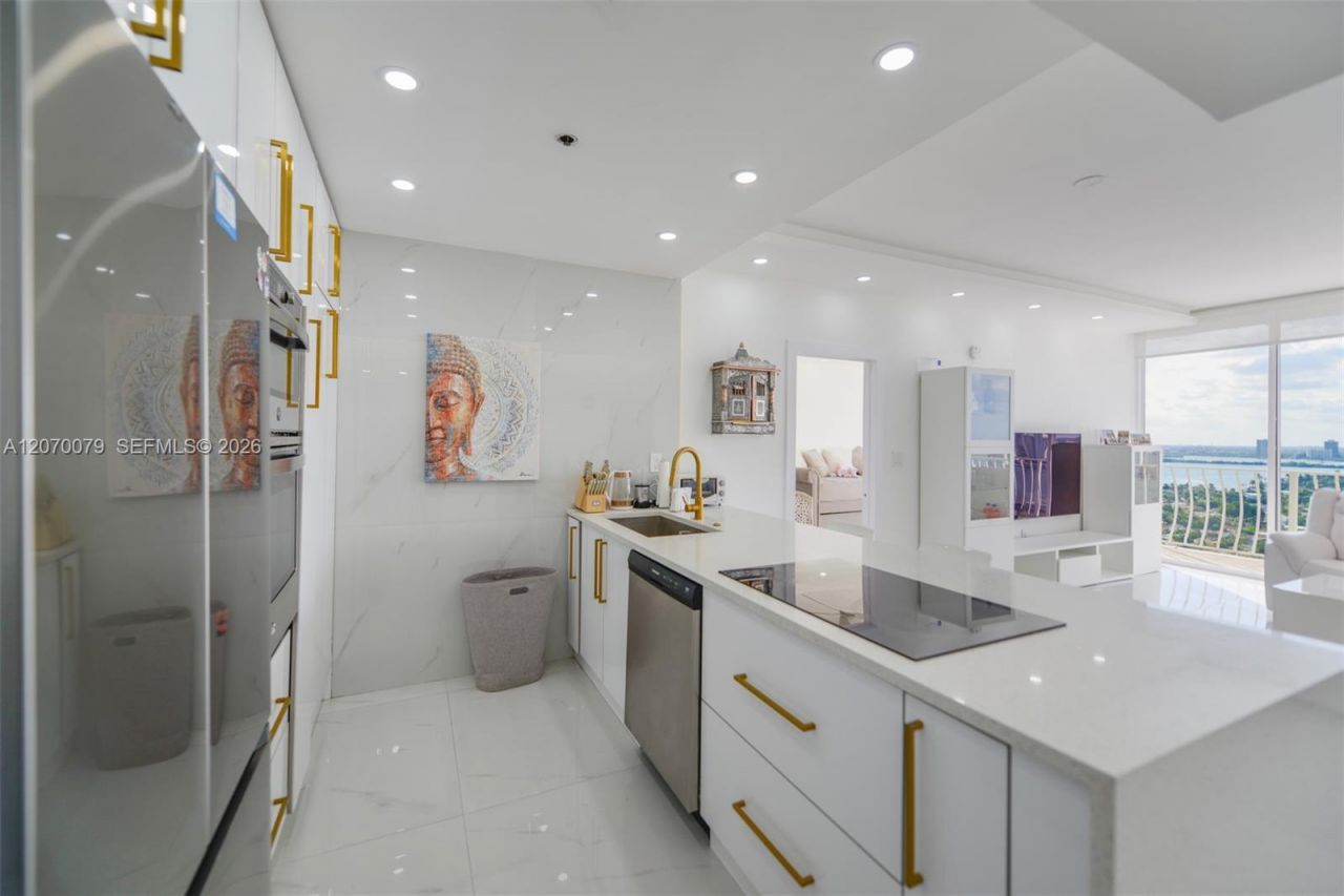 7601 E Treasure Dr , Unit PH103, North Bay Village, FL 33141 Photo