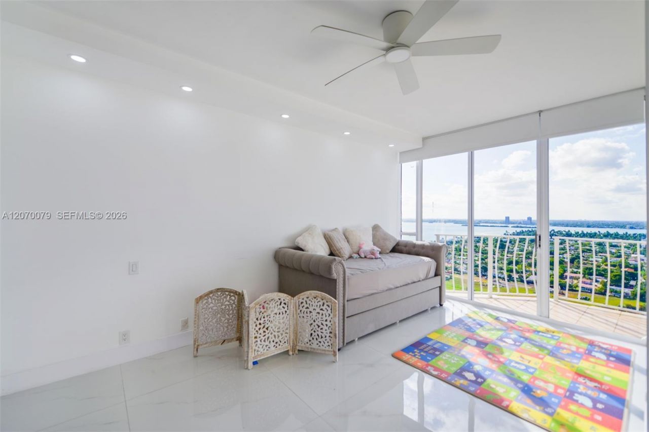 7601 E Treasure Dr , Unit PH103, North Bay Village, FL 33141 Photo