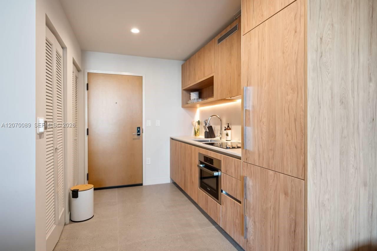 11 NE 6th , Unit 1210, Miami, FL 33132 Photo