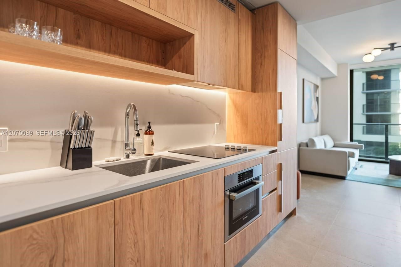 11 NE 6th , Unit 1210, Miami, FL 33132 Photo