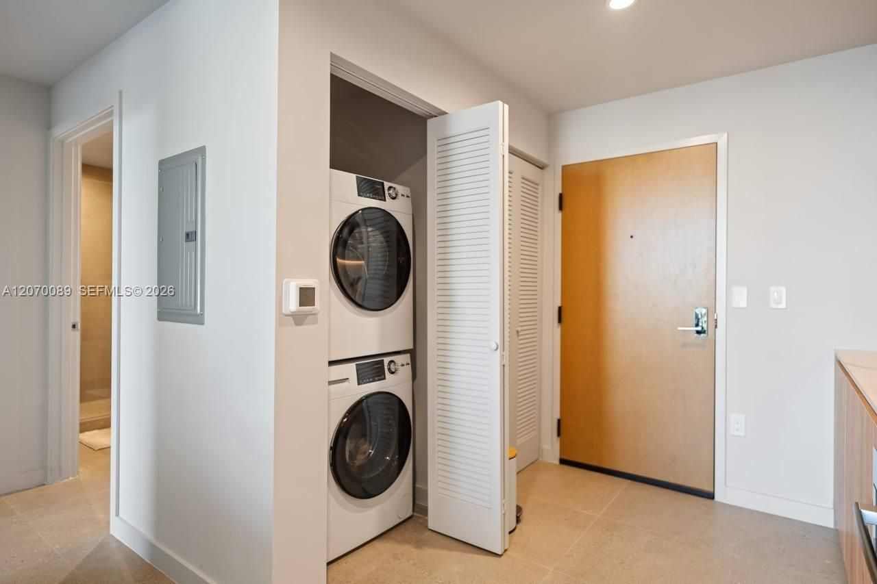 11 NE 6th , Unit 1210, Miami, FL 33132 Photo