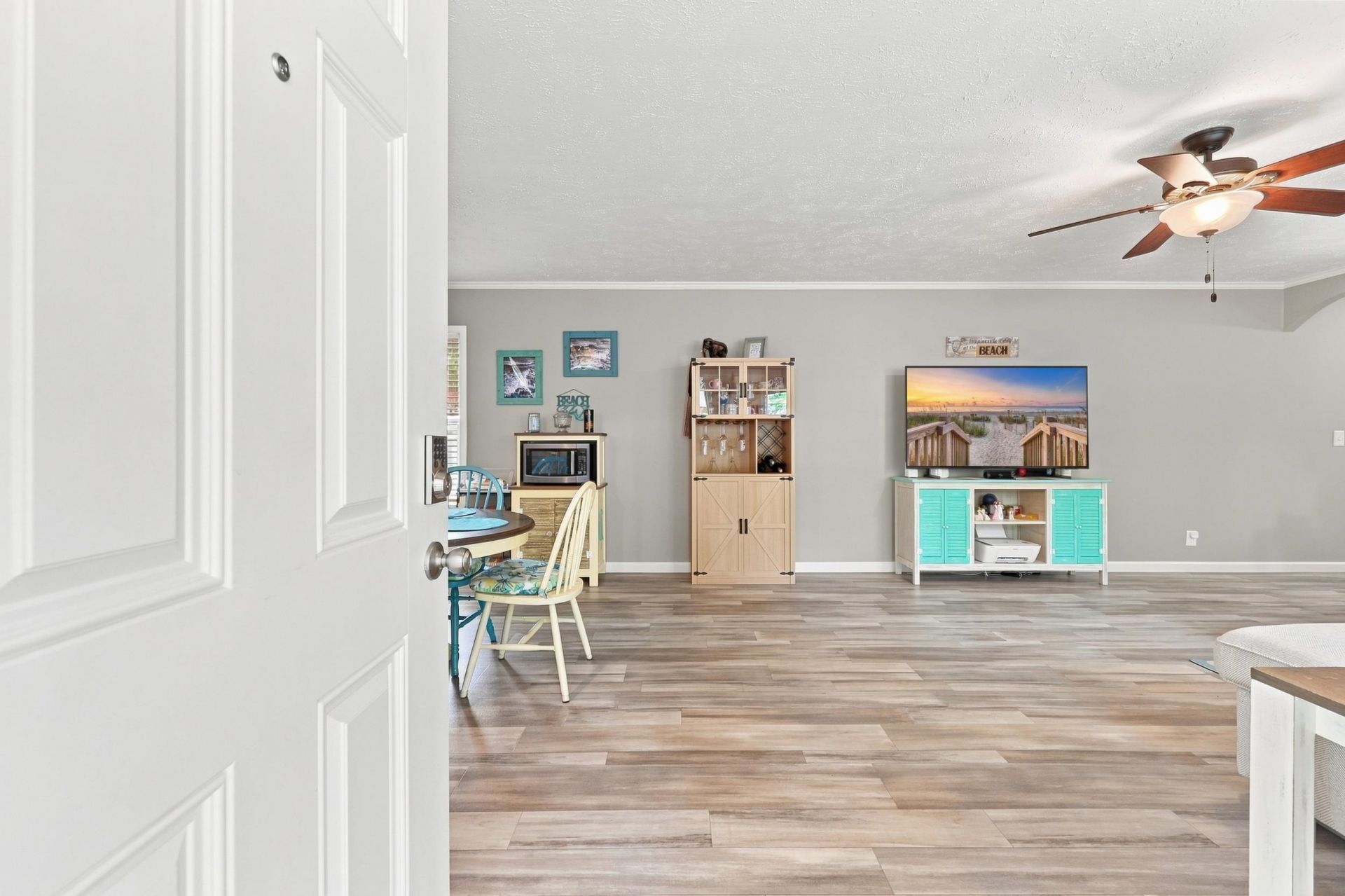 4604 Albatross St. Photo 5