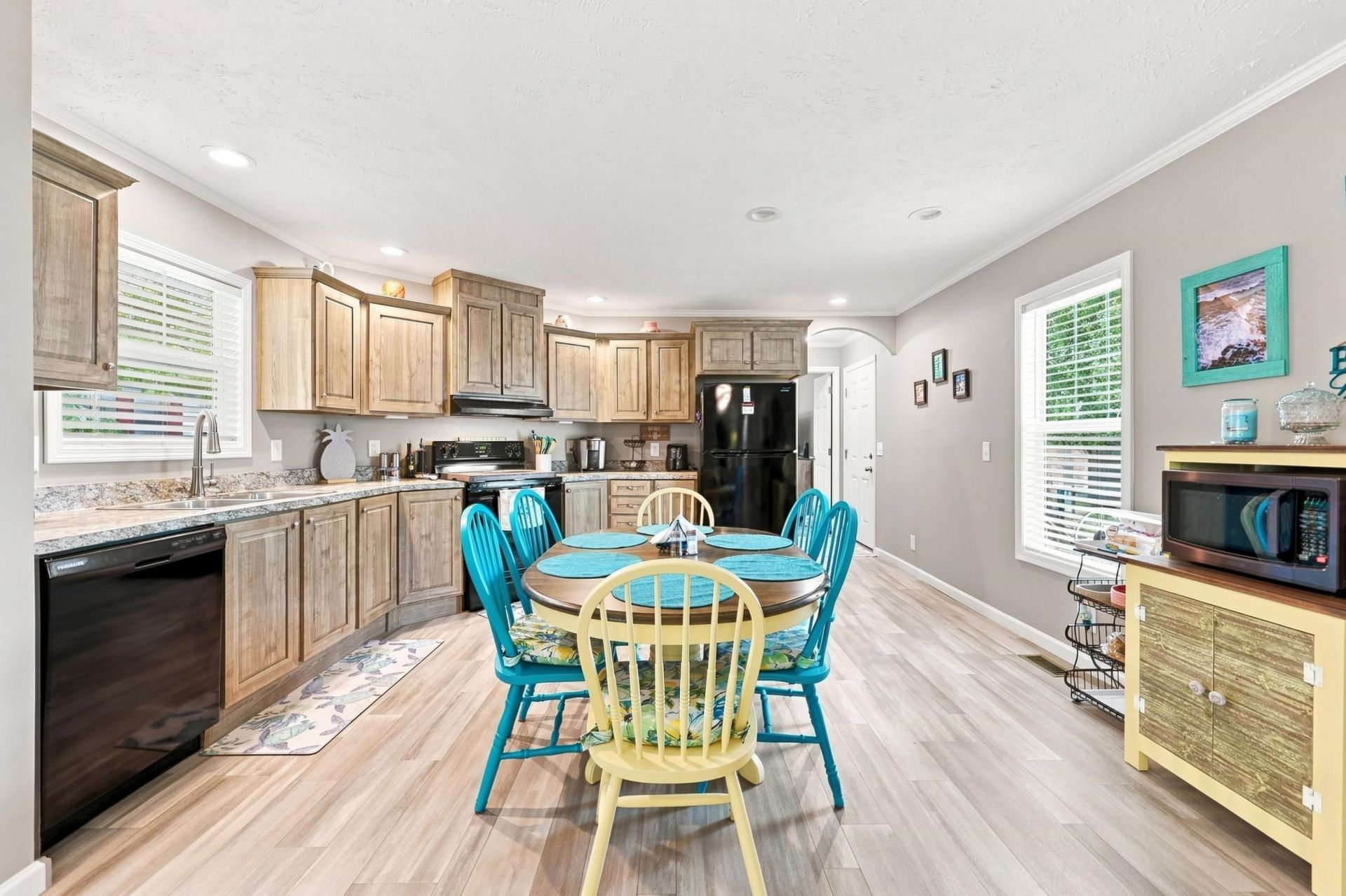 4604 Albatross St. Photo 6