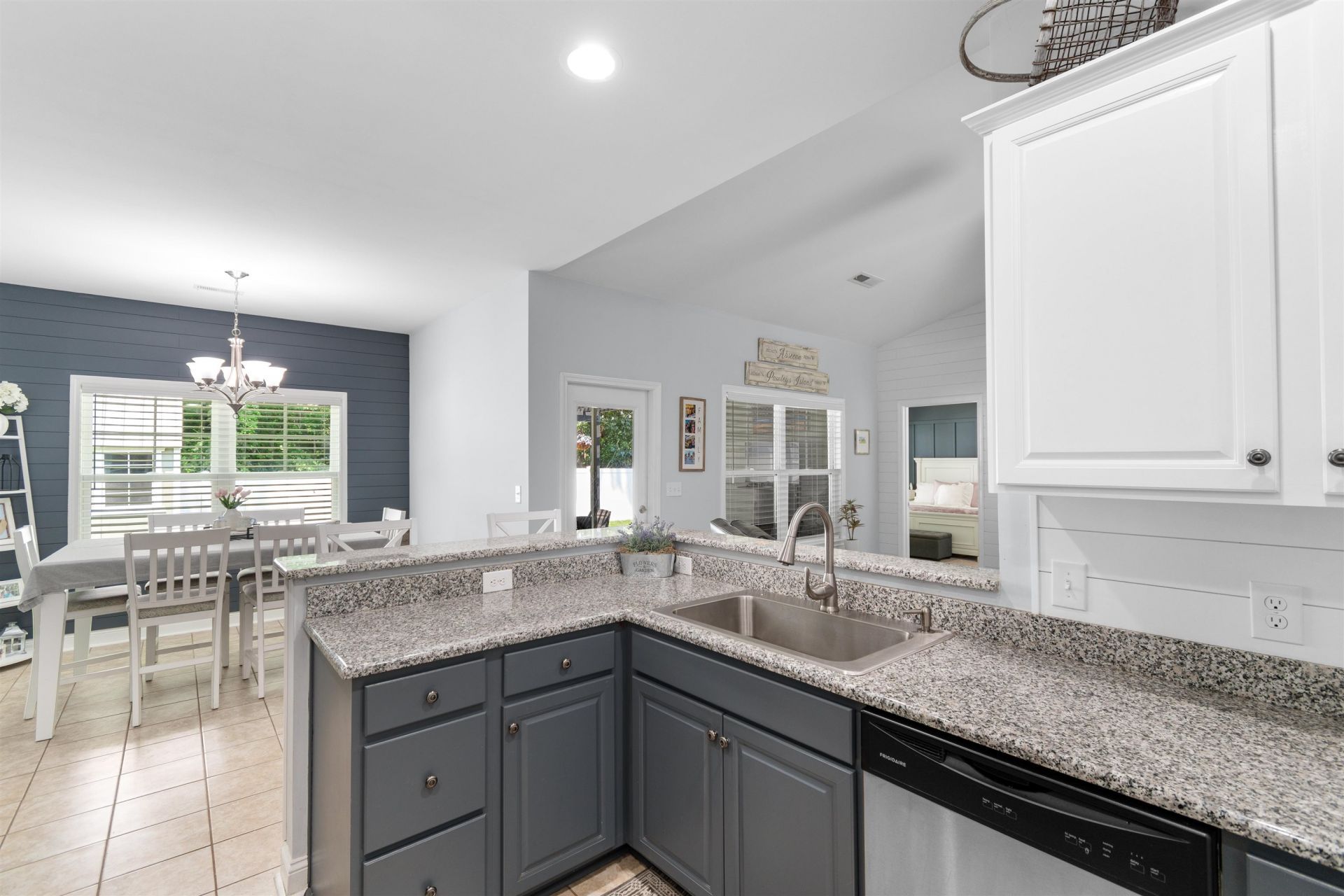 344 Clearwater Dr. Photo 10