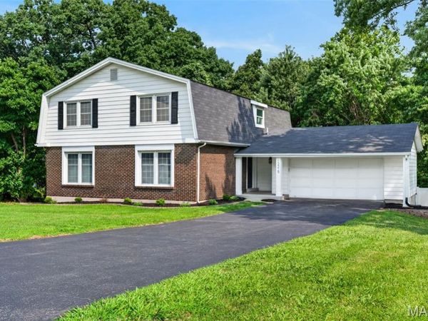 12215 Country Manor Lane, St Louis, MO 63141