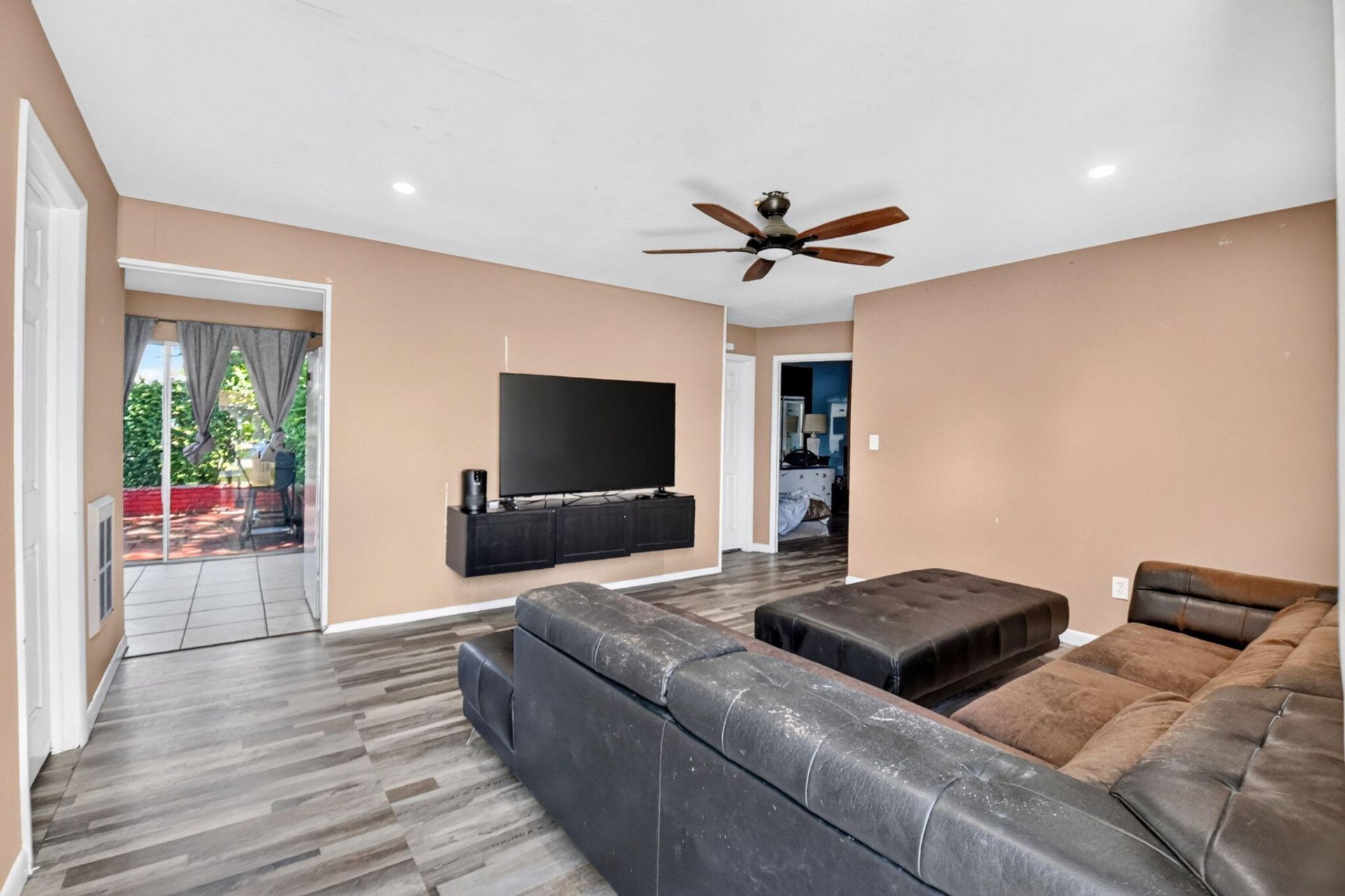 1572 Woodland Avenue, West Palm Beach, FL 33415 Photo