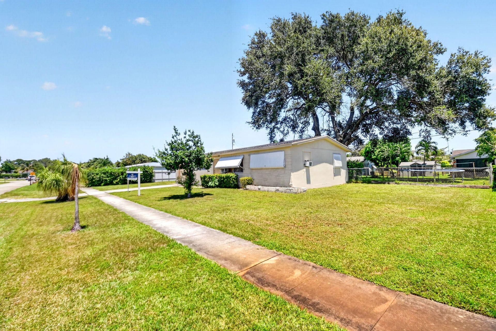 1572 Woodland Avenue, West Palm Beach, FL 33415 Photo
