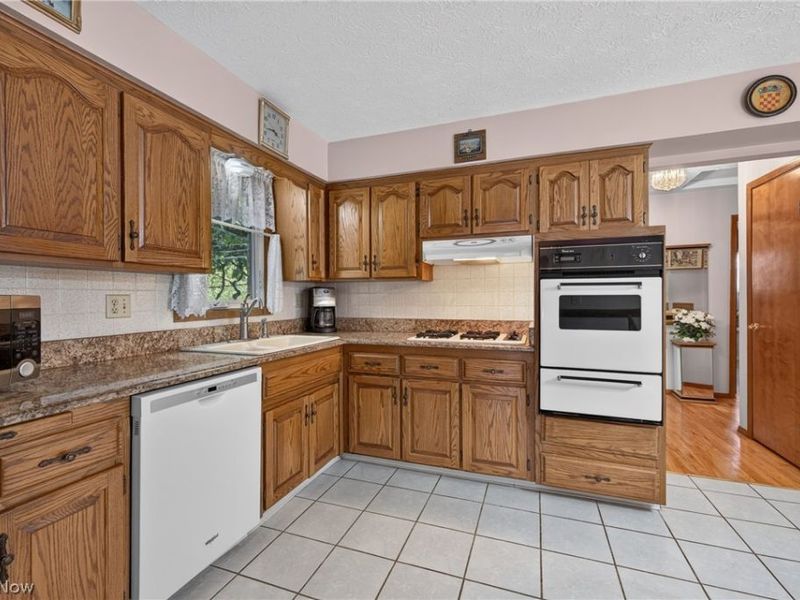 34260 Glen Drive, Eastlake, OH 44095 Photo 13