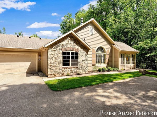 1033 Bridge Crest Drive SE, Ada, MI 49301