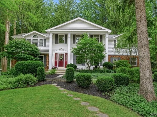 105 Tanglewood Drive W, Orchard Park, NY 14127
