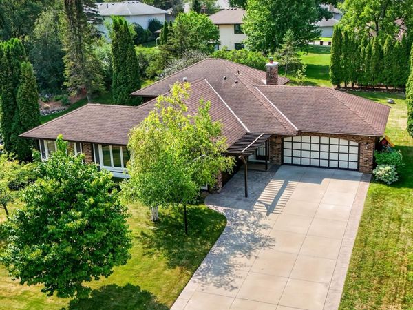 21 Carriage Lane, Burnsville, MN 55306