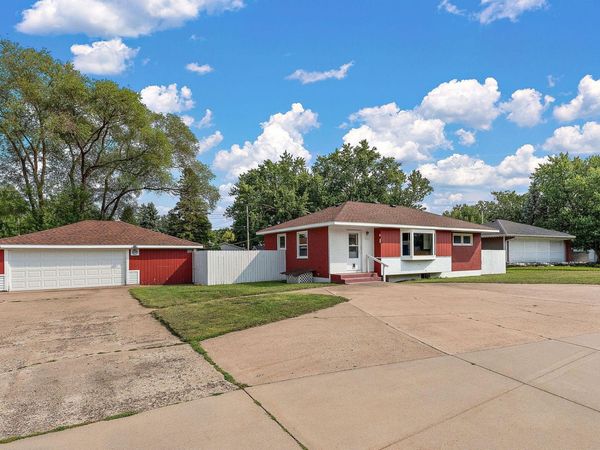 2132 Atlantic Street, Maplewood, MN 55109