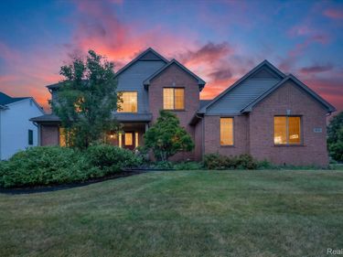 58767 Hunters Court, South Lyon, Mi 48178