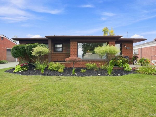2010 Grange Road, Trenton, Mi 48183