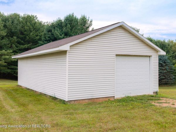8030 S Hollister Road, Laingsburg, MI 48848