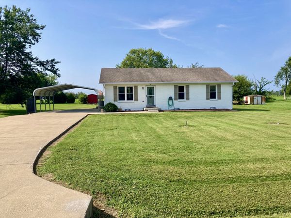 221 Austin Dr , Portland, TN 37148