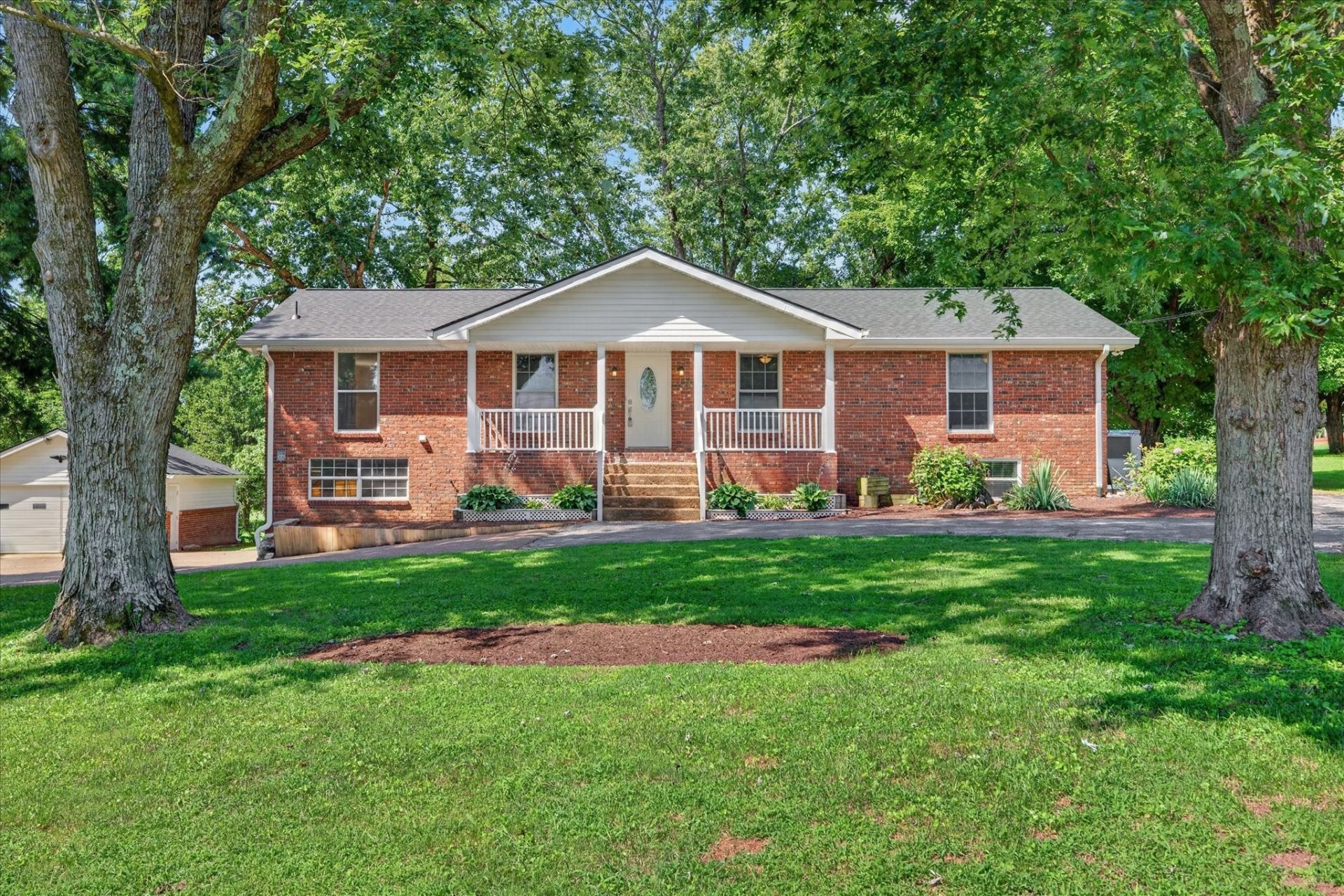 1105 Browndale Ct, Nashville, TN 37207 Main Photo