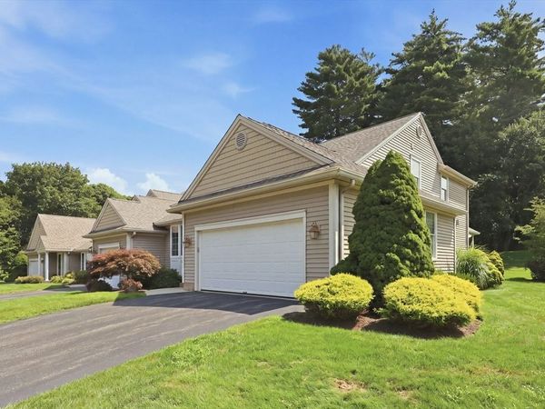 341 Pinehurst Dr., Unit 341, East Longmeadow, MA 01028