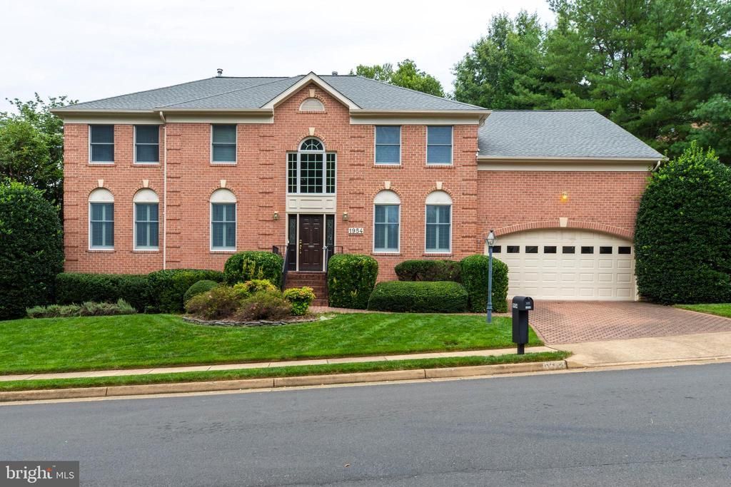 1954 Horse Shoe Drive, Vienna, VA 22182 Main Photo