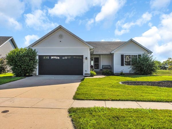 3607 SW Field Stone Place, Cedar Rapids, IA 52404
