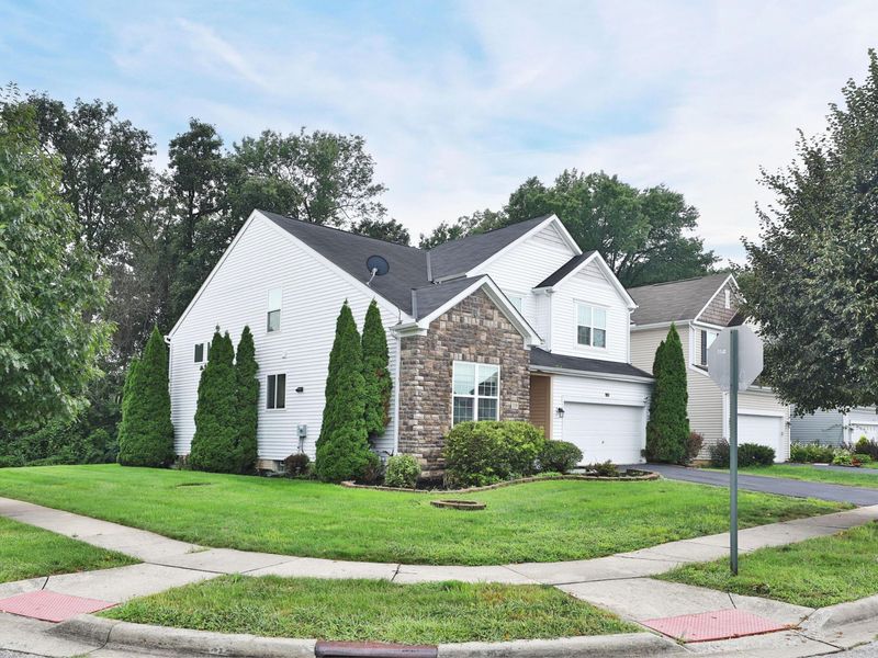 319 Kastlekove Drive , Lewis Center, OH 43035 Photo 2