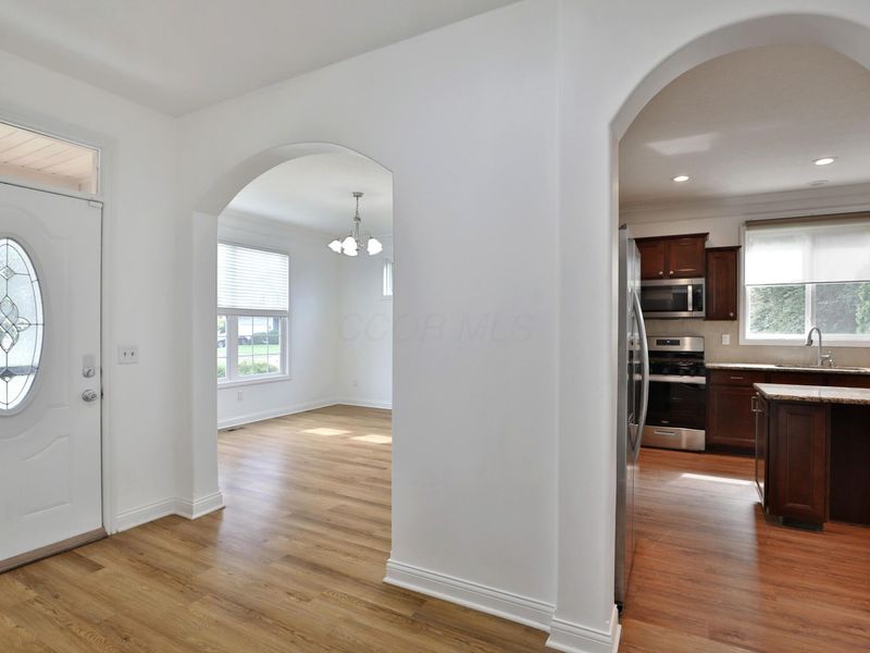 319 Kastlekove Drive , Lewis Center, OH 43035 Photo 4