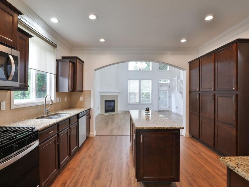319 Kastlekove Drive , Lewis Center, OH 43035 Photo 8