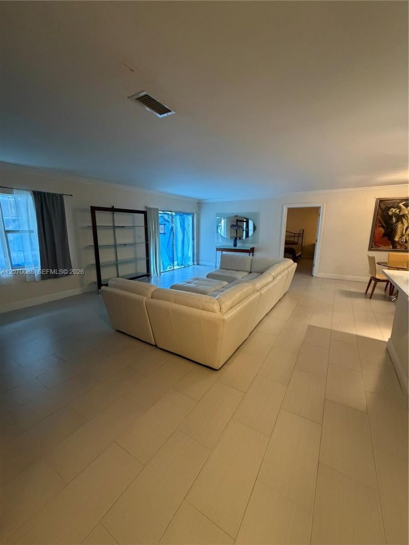 2640 NE 135th St , Unit 202, North Miami, FL 33181 Photo