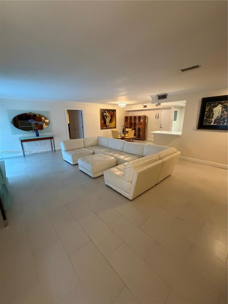 2640 NE 135th St , Unit 202, North Miami, FL 33181 Photo