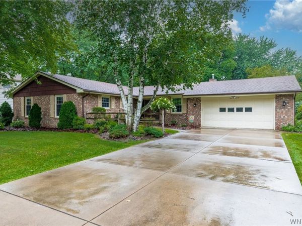 426 Hawthorne Place , Youngstown, NY 14174