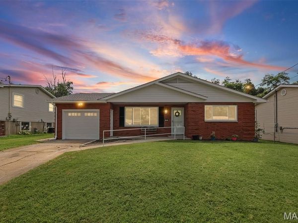 321 Hand Drive, Godfrey, IL 62035