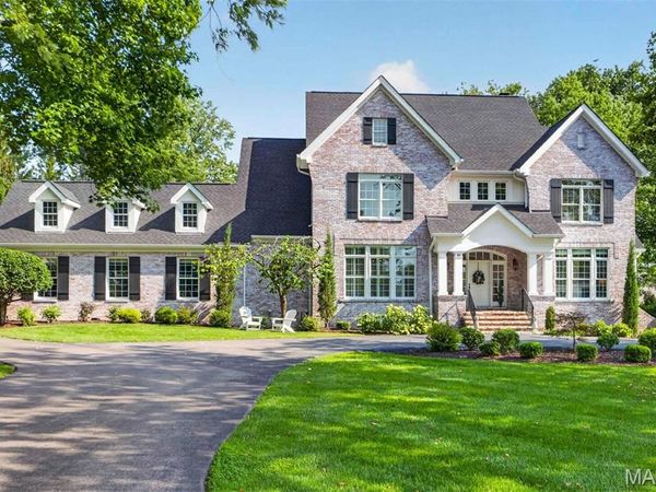 24 Spoede Lane, Creve Coeur, MO 63141