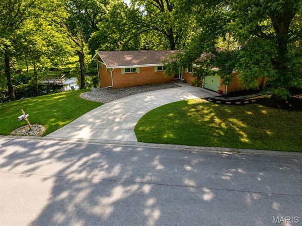 3832 Tanbark Drive, Swansea, IL 62226