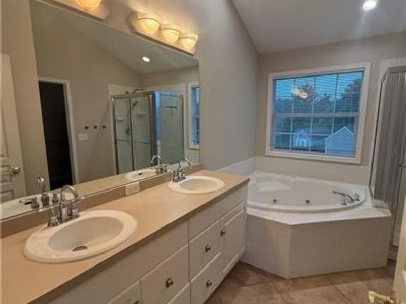 1600 Sunnington Grove Drive, Dayton, OH 45458 Photo 11
