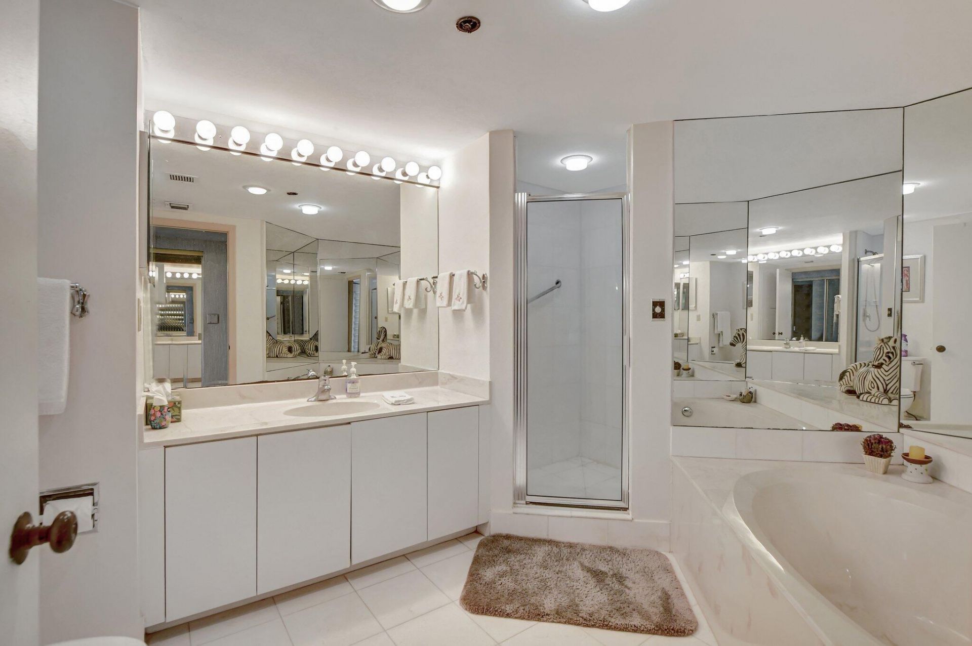 100 SE 5th Avenue, Unit 504, Boca Raton, FL 33432 Photo