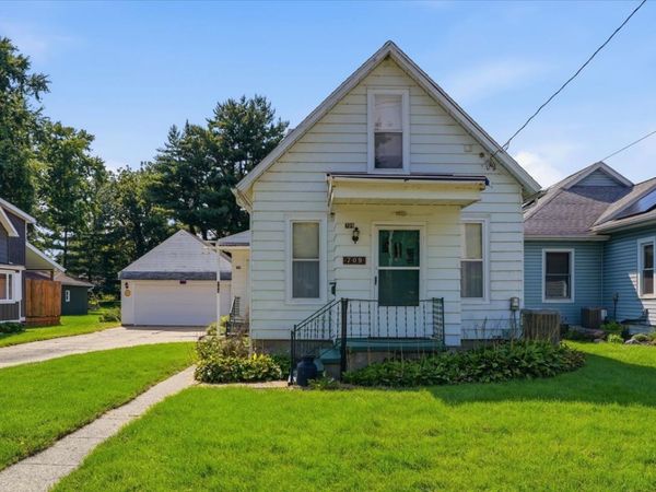 709 Institute Boulevard, Dixon, IL 61021