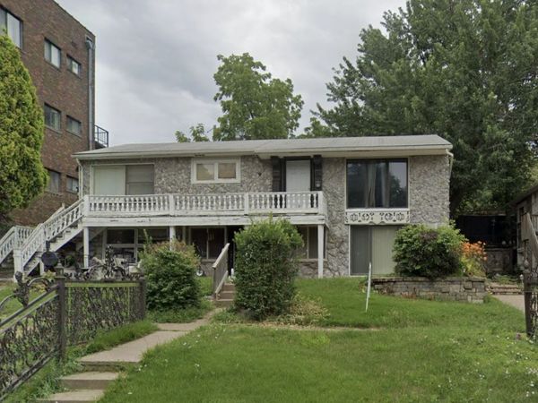 1004 E college Avenue , Davenport, IA 52803