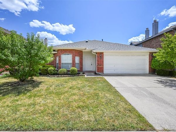 216 Quail Trail Lane, Arlington, TX 76002